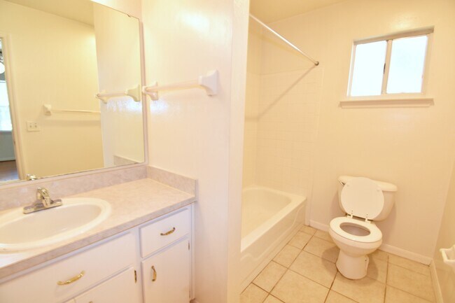 Building Photo - * RENT SPECIAL $200 OFF RENT NEW PRICE $21...