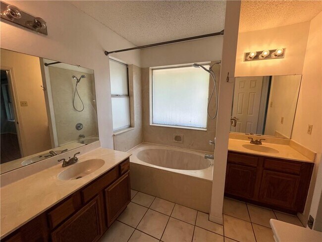 Building Photo - 8003 Willet Trail