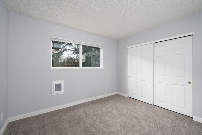 Building Photo - Completely Remodeled | Lower 2-bedroom 1 B...