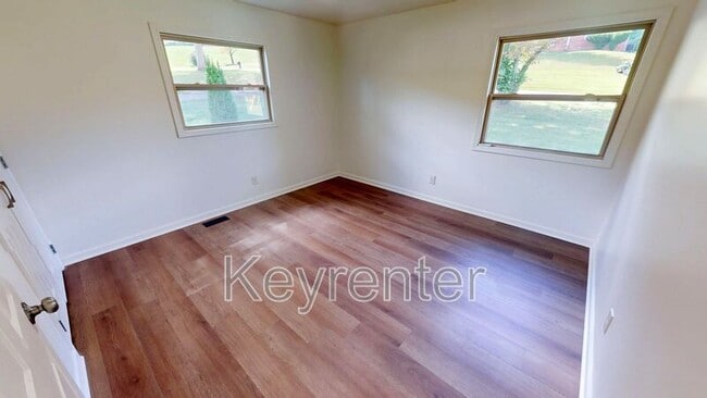 Building Photo - 424 Bridge View Ln