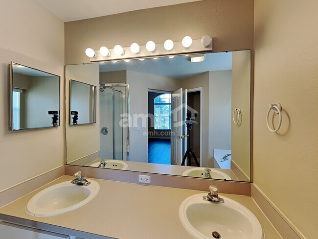 Building Photo - 1712 Scotch Pine Dr