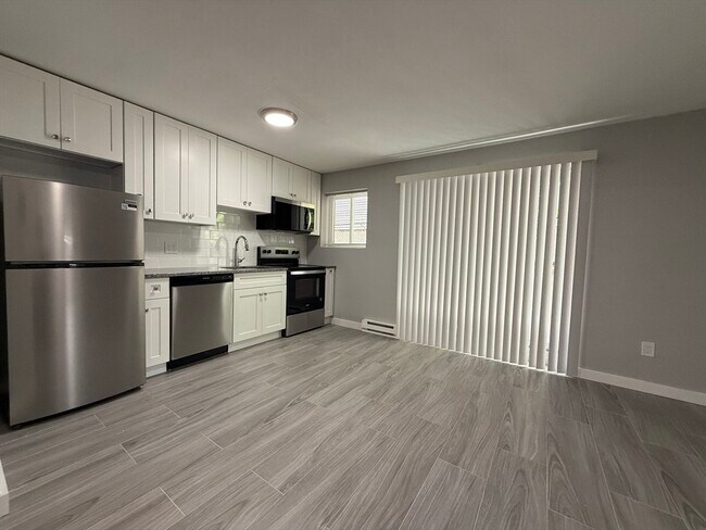 Building Photo - 565 Hyde Park Ave