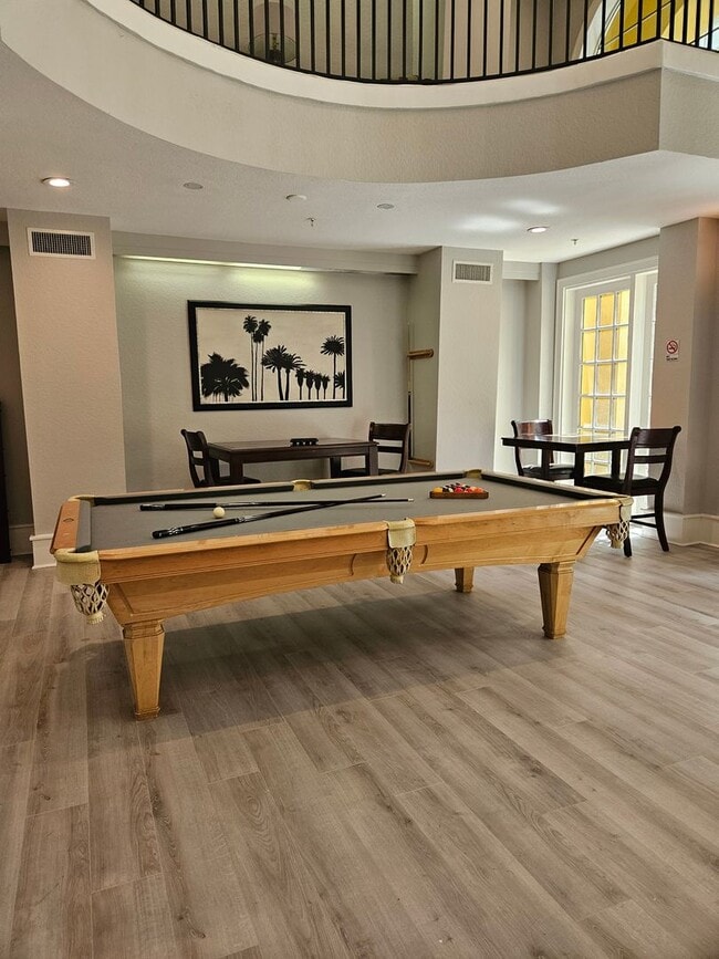 Building Photo - Beautiful Downtown Condo 2/2 Courtyard View FREE WATER/SEWER