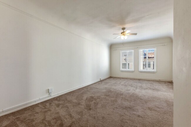 Building Photo - 1530 Miramar Dr