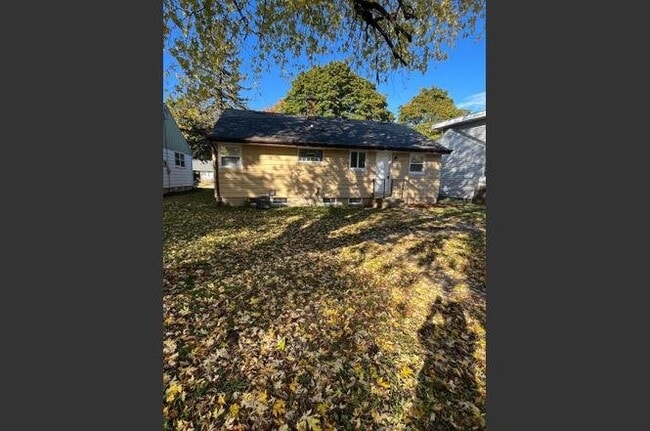 Building Photo - 6923 W Tallmadge Pl