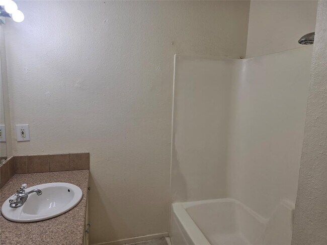 Building Photo - 420 Vista W Ct