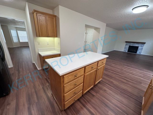 Building Photo - Spacious 4-Bed Oasis with 2.5 Baths in Cla...
