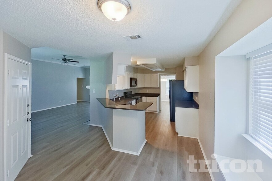 Building Photo - 1253 Essex Dr