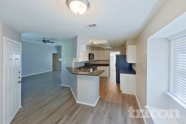 Building Photo - 1253 Essex Dr