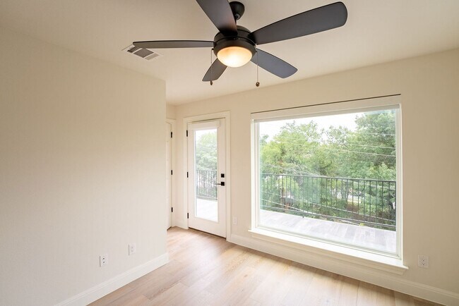 Building Photo - Modern Elegance in Austin: 4BR/3BA Sanctuary with Stylish Design and Inviting Ambiance!