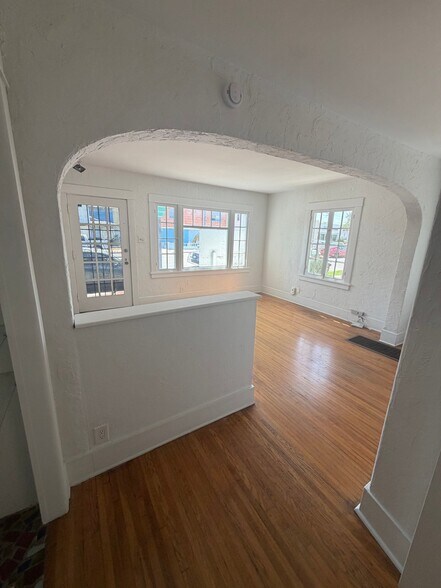 Building Photo - 341 Redondo Ave