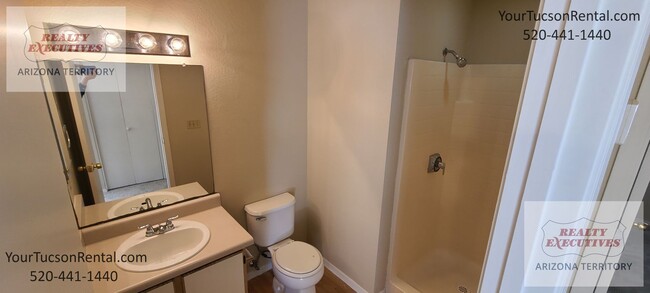 Building Photo - Midvale Park - 2/2 with gated and fenced y...