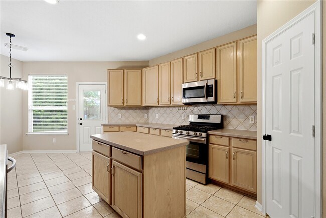 Building Photo - 3711 Slocom Dr