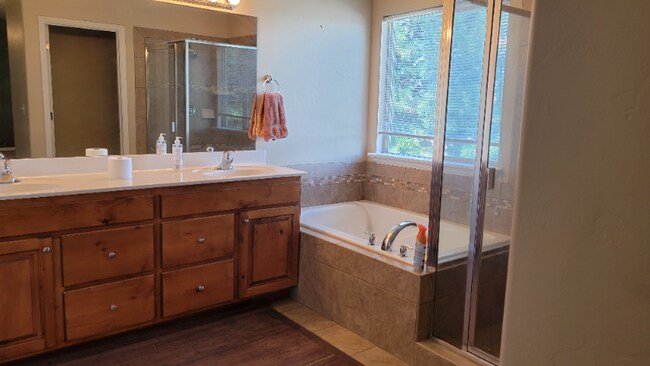 Building Photo - 807 Whisper Cove Rd