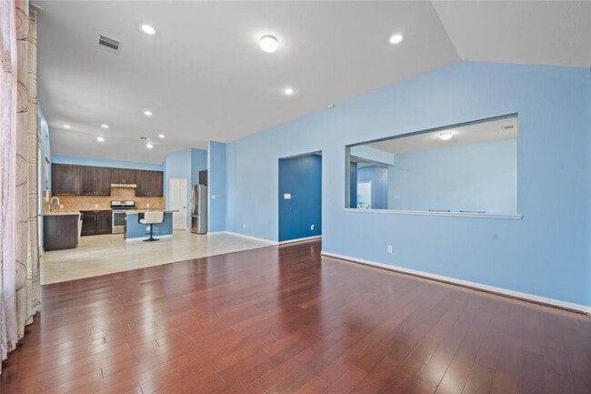 Building Photo - 16434 Sheffield Run Dr