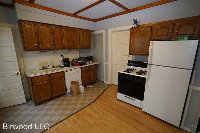 Building Photo - 7 br, 2 bath Apartment - 538 W Mifflin Street