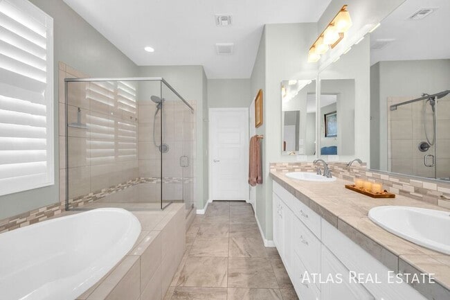 Building Photo - 16961 W Holly St