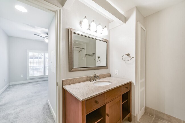 Building Photo - 3231 Allen Pkwy