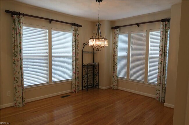 Building Photo - 512 Dunkirk Ct
