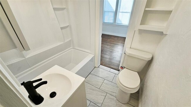 Building Photo - 205 Madison Ave NE