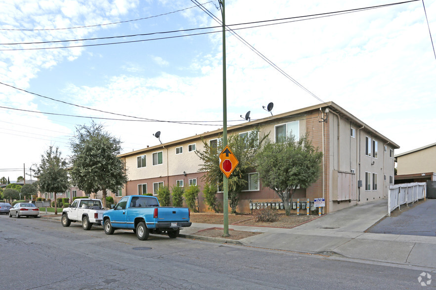 Building Photo - 875 Northrup St