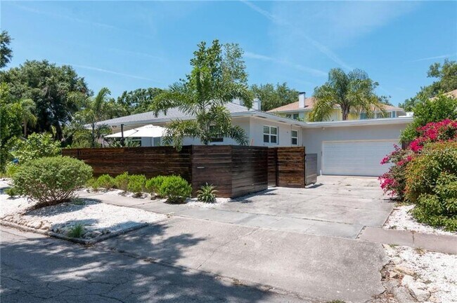 Building Photo - 1400 Locust St NE