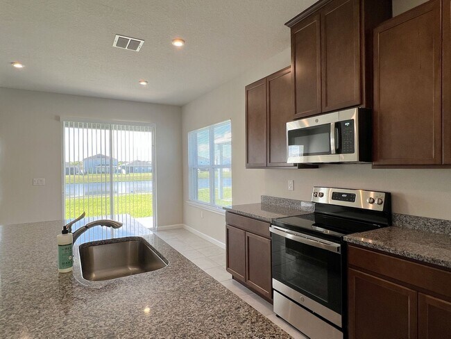 Building Photo - Awesome house for rent in St Cloud Area