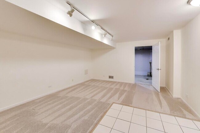 Building Photo - 325 N Water St