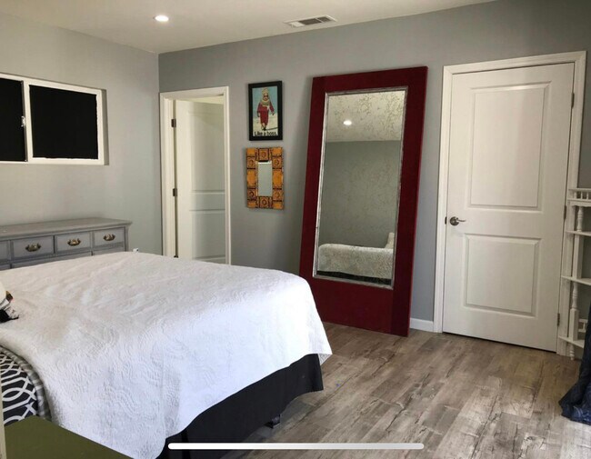 Primary bedroom with en suite bath - 6735 Saint Clair Ave