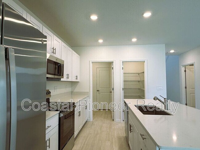 Building Photo - 17614 Pleasantview Blvd