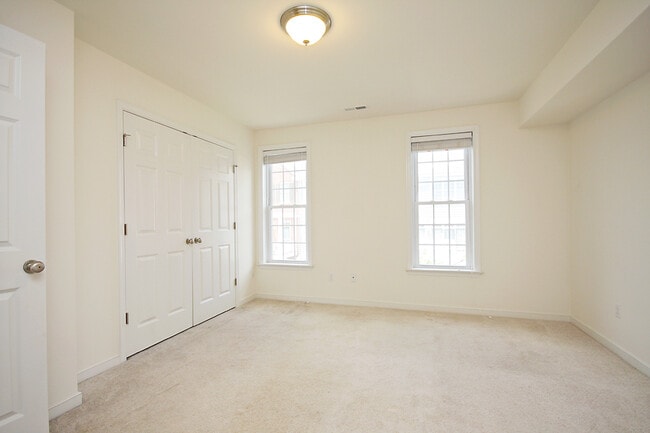 Building Photo - Dog-Friendly Old Trail Townhome in Crozet