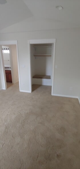 Building Photo - 936 Meadowbrook Dr