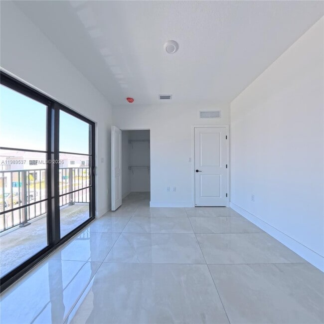 Building Photo - 1374 NW 1st St