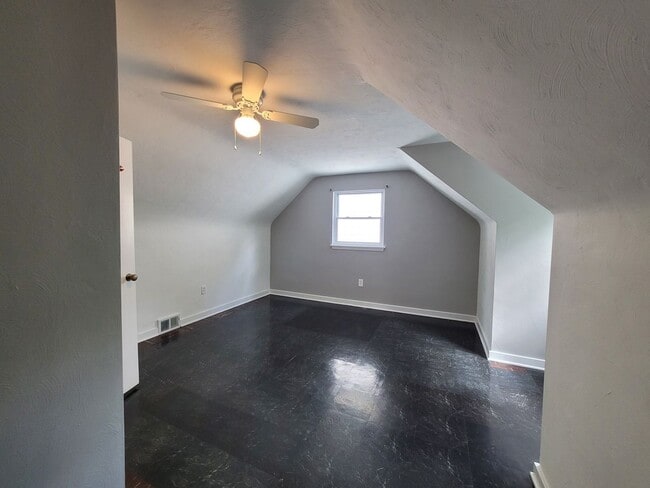 Building Photo - 1460 Obey St