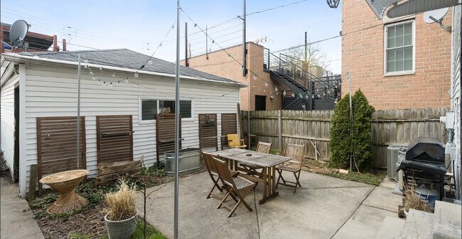Building Photo - 1350 N Bell Ave