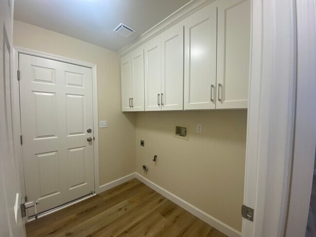Building Photo - Fully Renovated Single Story Vacaville Home