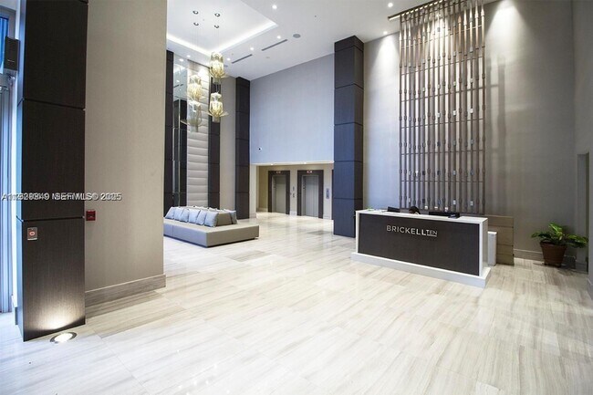 Building Photo - 1010 SW 2nd Ave