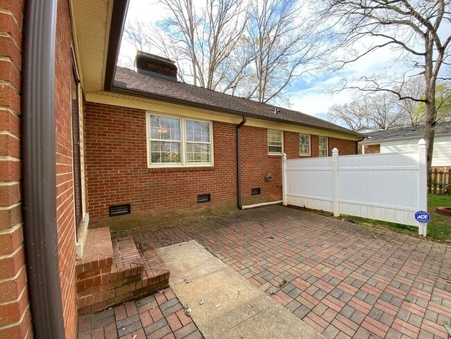 Building Photo - 3221 Polo Rd