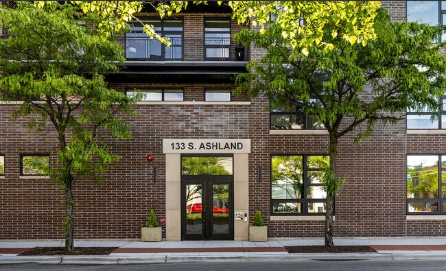 Primary Photo - 133 S Ashland Ave