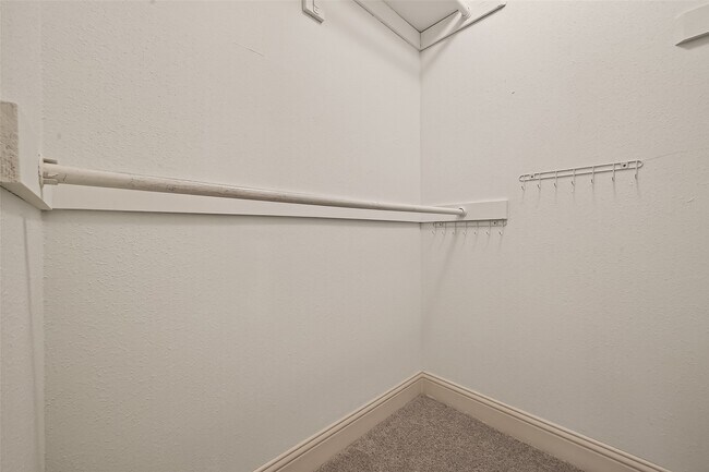 Building Photo - 754 Memorial Mews St