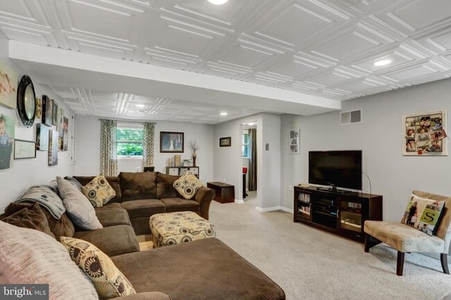 Building Photo - 127 Mountainview Dr