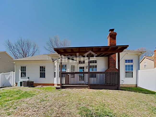 Building Photo - 110 Rolling Stone