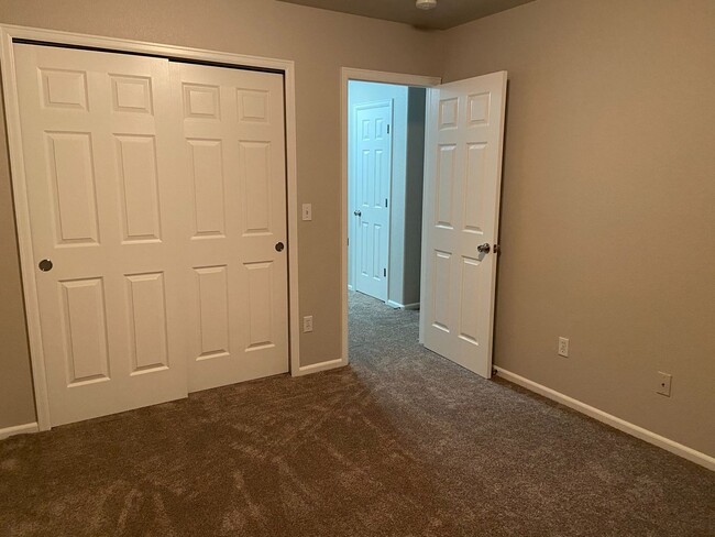 Building Photo - Newly Updated 3Bed/3Bath Townhome Near Ft Carson!