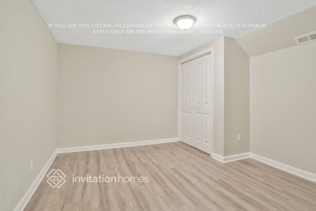 Building Photo - 5789 Chisholm Trail SW