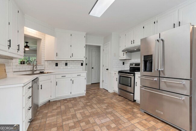Building Photo - 2055 Amberly Glen Way