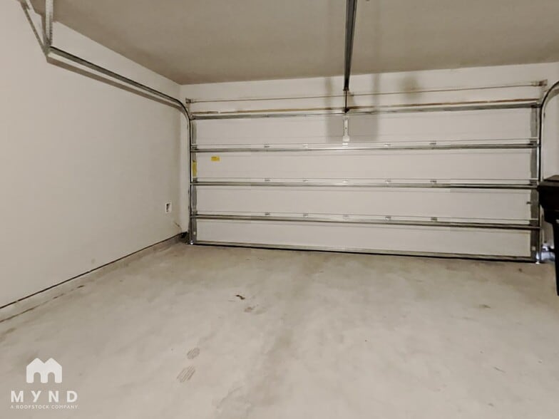 Building Photo - 8111 Carillon Way