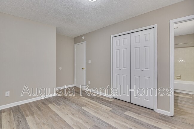 Building Photo - 3321 Jonathan Cir