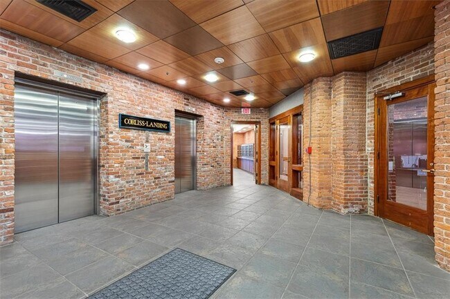 Building Photo - 555 S Water St