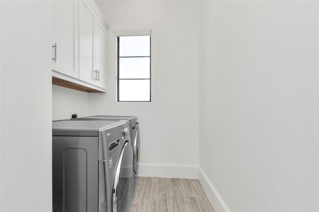 Building Photo - 5735 Winsome Ln