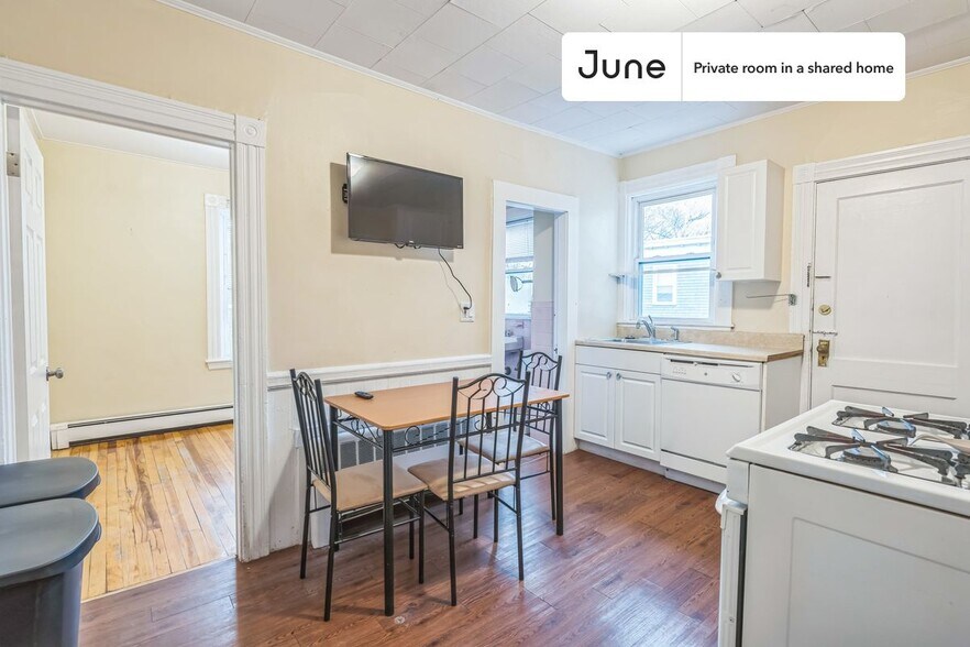 Building Photo - Room in Shared 4 bed/1 bath home